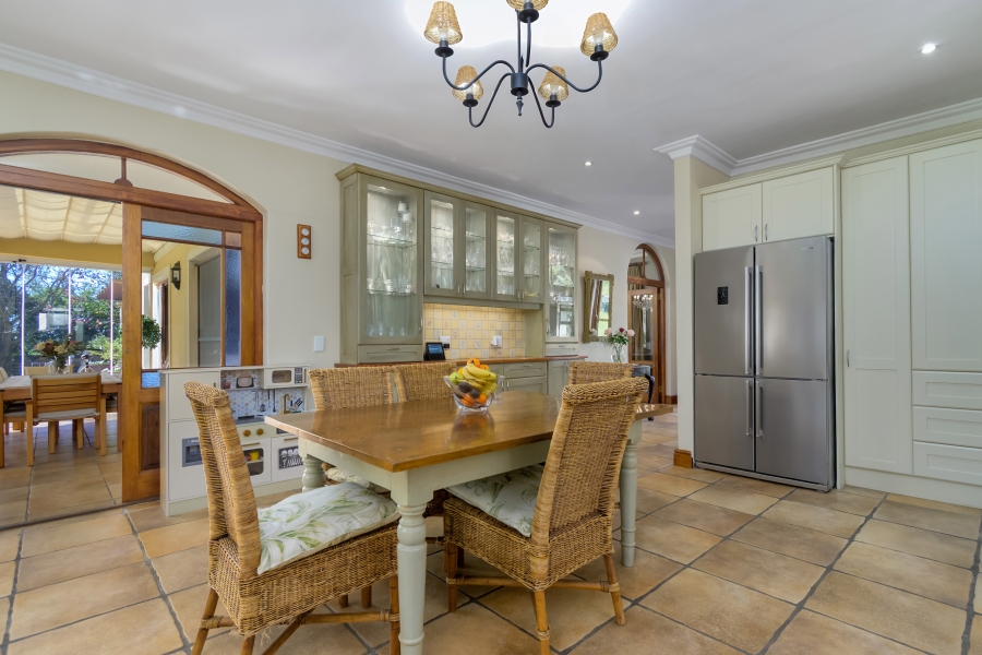7 Bedroom Property for Sale in Zwaanswyk Western Cape